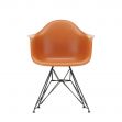 Armlehnstul Eames Plastic DAR, Drahtgestell schwarz, Sitz rusty orange 