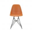 Stuhl Eames Plastic DSR, Drahtgestell schwarz, Sitz rusty orange 